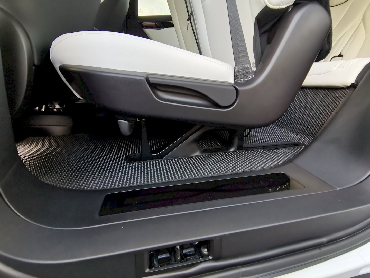 EVA автоковрики для Tesla model-X (7 мест) 2015-2021 с сидениями 2-го ряда без электропривода — IMG_20220919_173609 resized